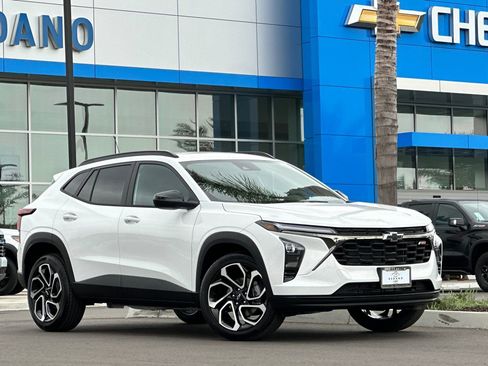 New 2026 Chevrolet Trax RS image 2