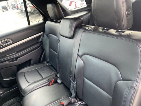 Used 2016 Ford Explorer XLT w/ Equipment Group 202A image 33