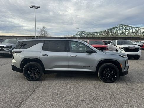 Certified 2024 Chevrolet Traverse RS w/ LPO, Floor Liner Package image 6