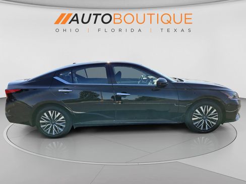 Used 2023 Nissan Altima 2.5 SV w/ SV Premium Package FWD image 11