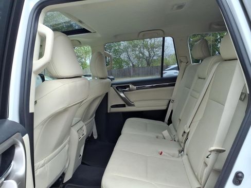 Used 2020 Lexus GX 460 image 7
