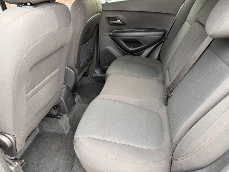 Used 2021 Chevrolet Trax LS FWD image 17