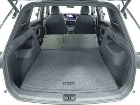 New 2026 Volkswagen Tiguan SE R-Line FWD image 38