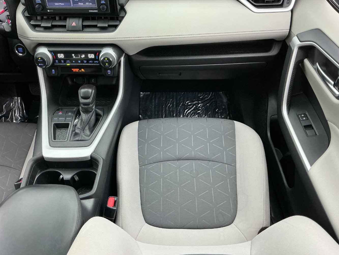 Used 2020 Toyota RAV4 XLE FWD image 28