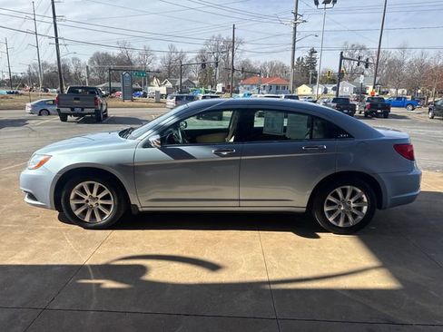 Used 2013 Chrysler 200 Limited image 5