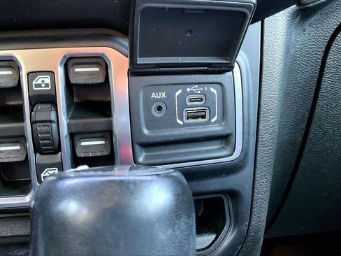 Used 2022 Jeep Gladiator Overland AWD/4WD image 18