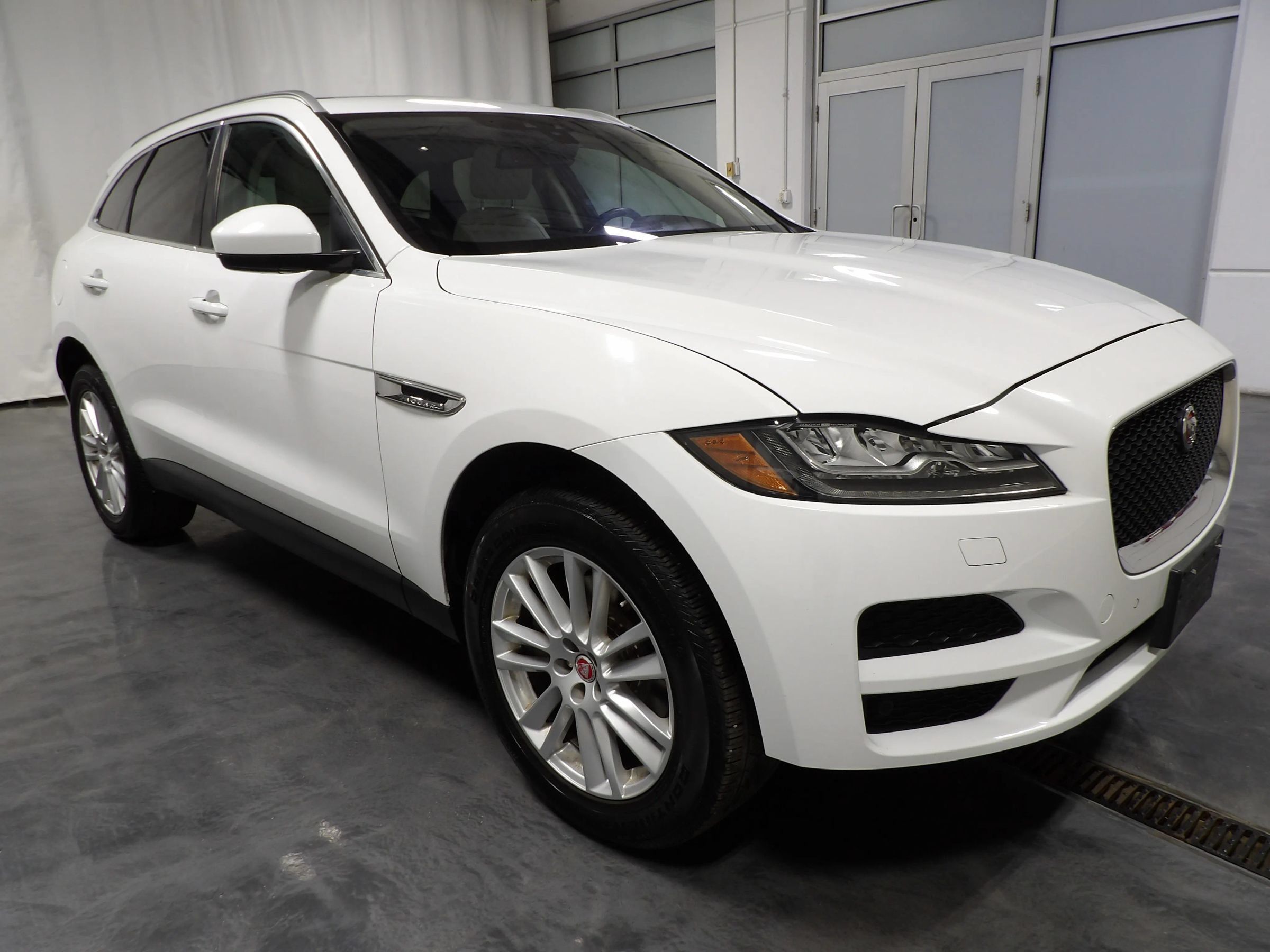 Used 2018 Jaguar F-PACE Prestige AWD/4WD image 2