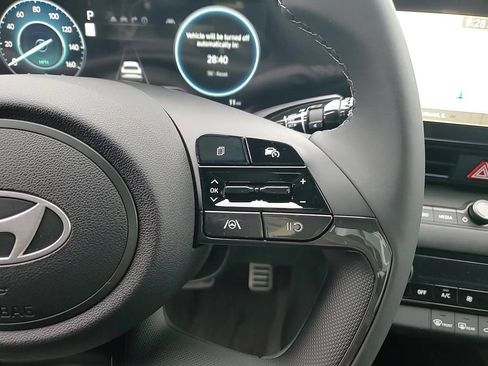 New 2025 Hyundai Elantra SEL image 18