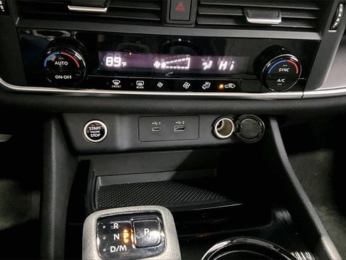 Used 2023 Nissan Rogue SV image 14