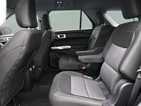 Used 2023 Ford Explorer XLT image 13