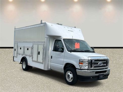 New 2024 Ford E-450 and Econoline 450 Super Duty w/ Power Windows & Locks Group image 3