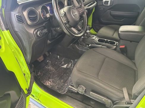 Used 2021 Jeep Gladiator Willys image 13