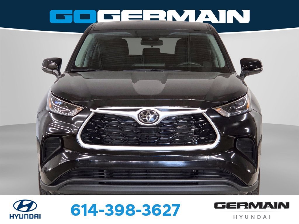 Used 2023 Toyota Highlander L FWD image 2