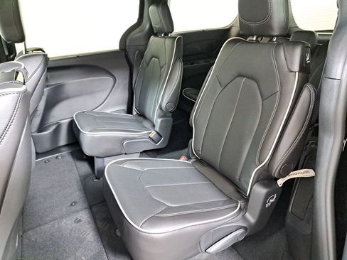 New 2026 Chrysler Pacifica Limited image 24