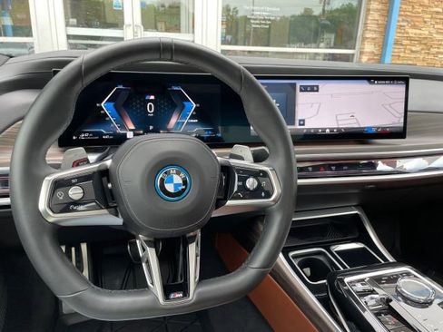 Used 2024 BMW 750e xDrive AWD/4WD image 22