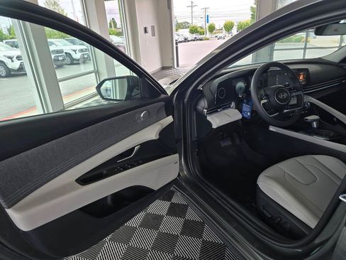 New 2026 Hyundai Elantra Limited FWD image 30