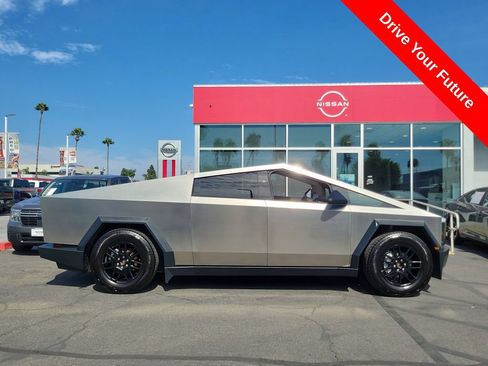 Used 2024 Tesla Cybertruck AWD Crew Cab image 28