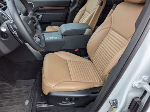 Certified 2024 Land Rover Discovery Dynamic SE image 12