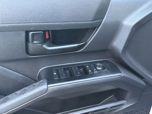 Used 2025 Toyota Tacoma SR5 AWD/4WD image 22