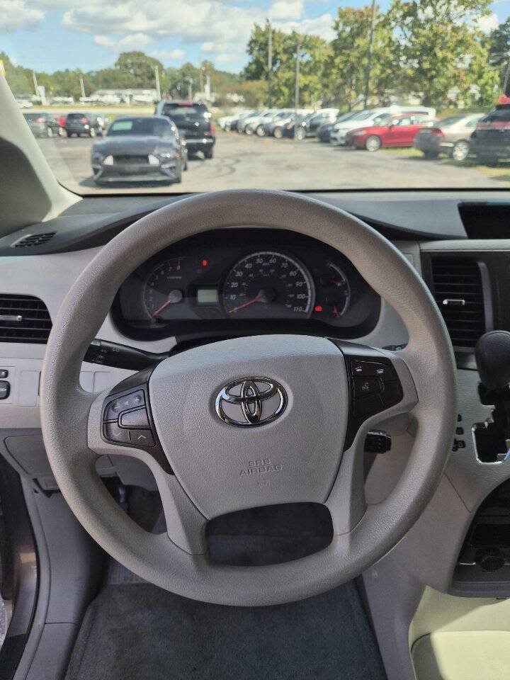 Used 2014 Toyota Sienna LE FWD image 14