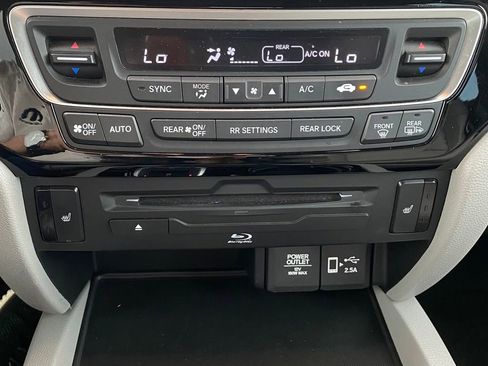 Used 2021 Honda Pilot Touring image 20