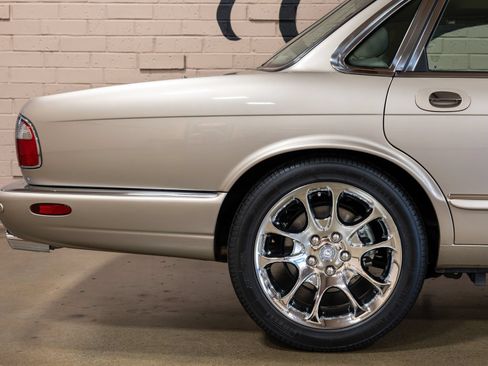 Used 2001 Jaguar XJ Supercharged RWD image 23