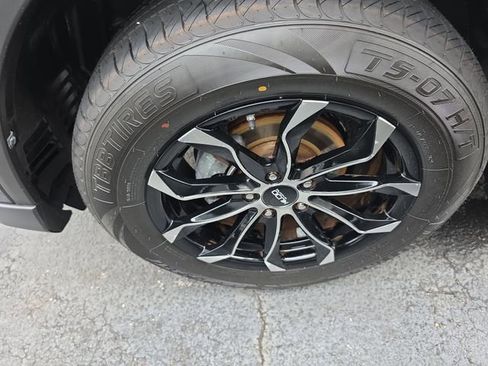 Used 2017 Toyota RAV4 LE image 8