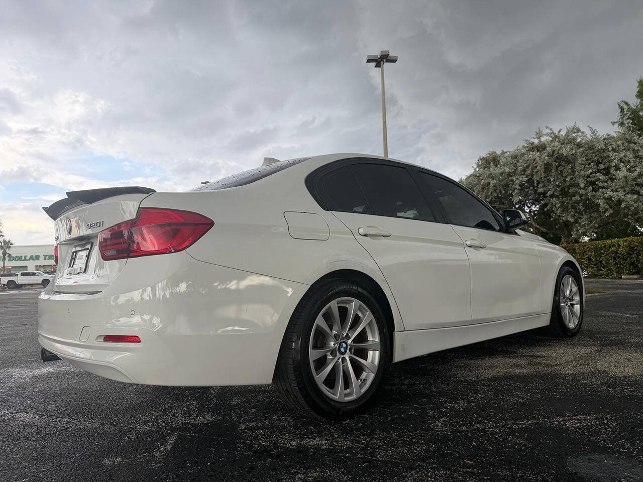 Used 2016 BMW 320i xDrive Sedan AWD/4WD image 6