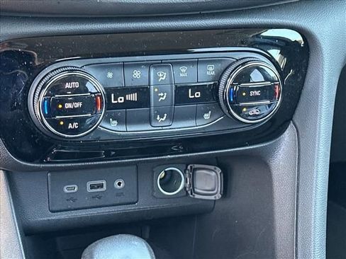 Certified 2023 Buick Encore GX Select w/ Sport Touring Package FWD image 28