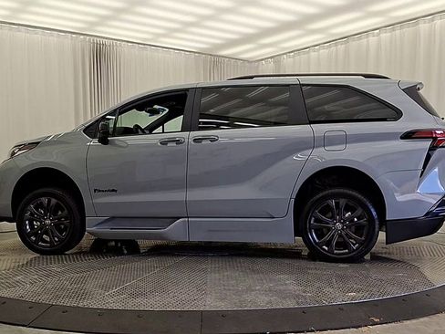 Used 2025 Toyota Sienna XSE image 2