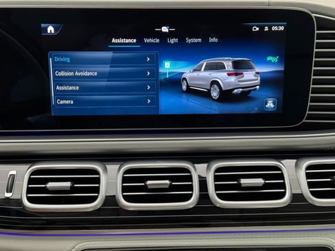Used 2024 Mercedes-Benz Maybach GLS 600 4MATIC image 32
