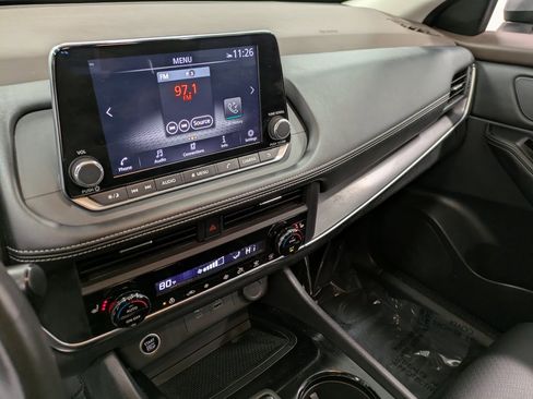 Used 2023 Nissan Rogue SV w/ SV Premium B Package image 11