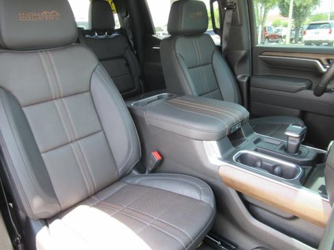 Used 2026 Chevrolet Silverado 1500 High Country w/ Midnight Edition RWD image 9