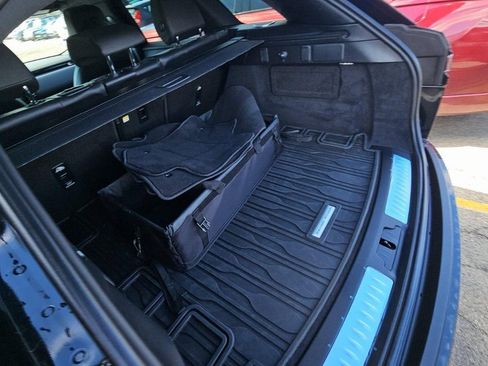 Used 2025 Land Rover Range Rover Velar S image 5