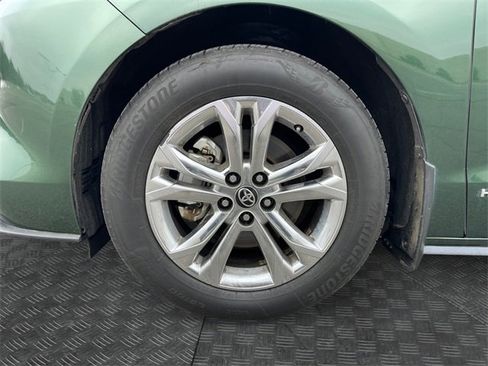 Used 2021 Toyota Sienna Platinum image 9