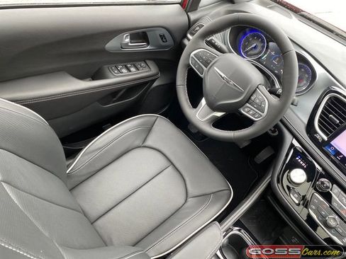 New 2026 Chrysler Pacifica Limited image 23