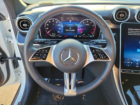 Used 2024 Mercedes-Benz GLC 300 4MATIC image 17