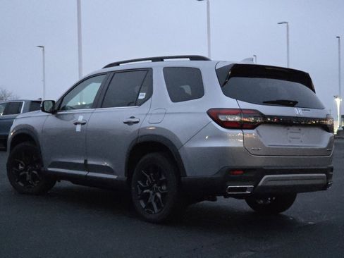 New 2025 Honda Pilot Touring image 18