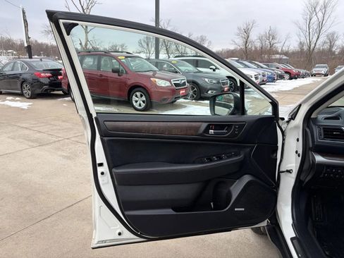 Used 2017 Subaru Outback 3.6R Limited image 9
