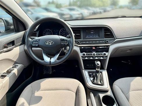 Used 2020 Hyundai Elantra SE FWD image 29