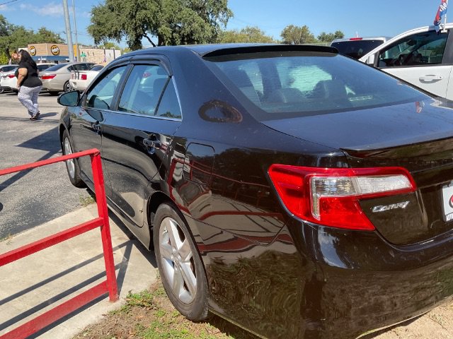 Used 2014 Toyota Camry SE FWD image 6