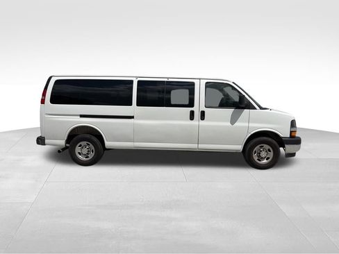 Used 2025 Chevrolet Express 3500 LT w/ LT Preferred Equipment Group RWD image 5