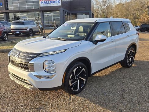 Used 2024 Mitsubishi Outlander SE image 23