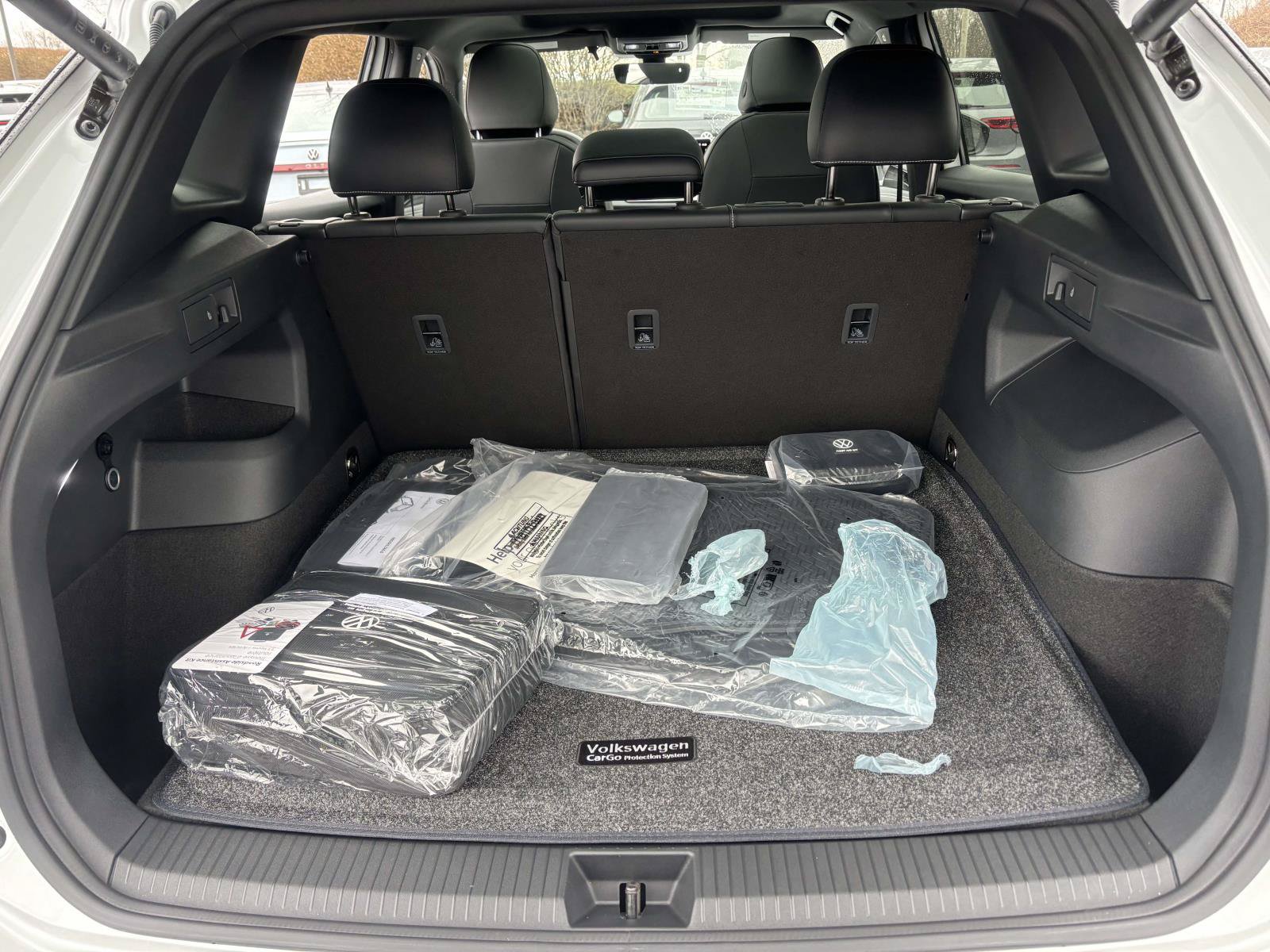 New 2026 Volkswagen Tiguan SE R-Line AWD/4WD image 9