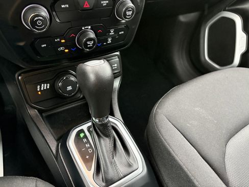 Used 2020 Jeep Renegade Sport image 16