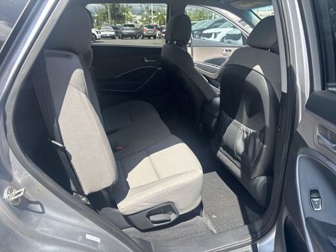 Used 2019 Hyundai Santa Fe XL SE FWD image 12
