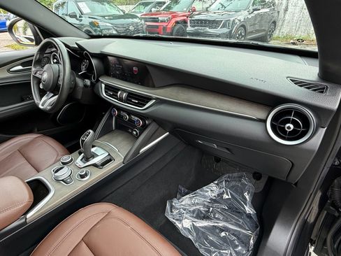 Used 2022 Alfa Romeo Stelvio Ti AWD/4WD image 19
