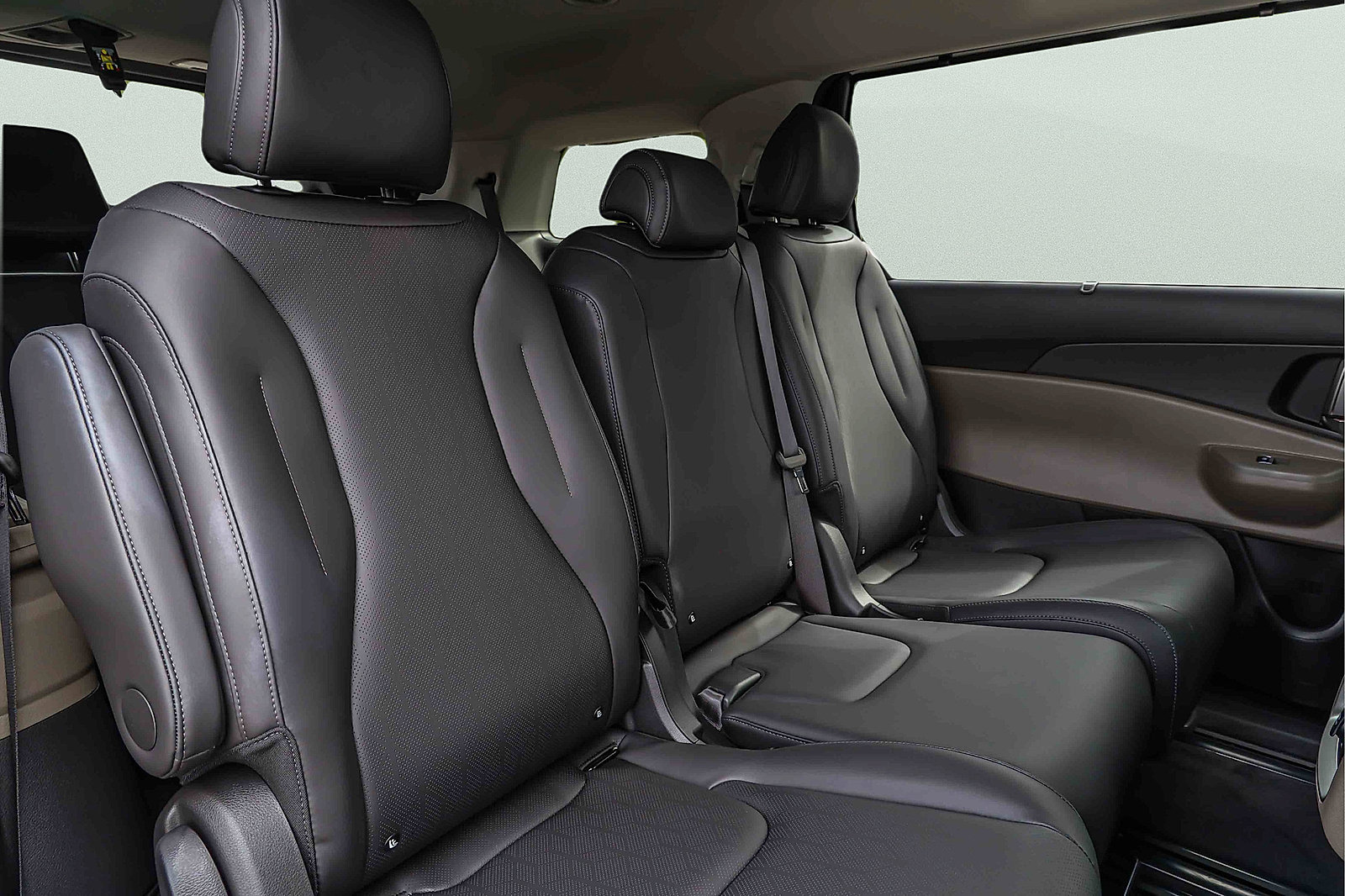 Used 2026 Kia Carnival EX FWD image 25