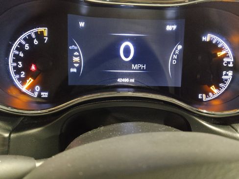 Used 2020 Jeep Grand Cherokee Altitude RWD image 23