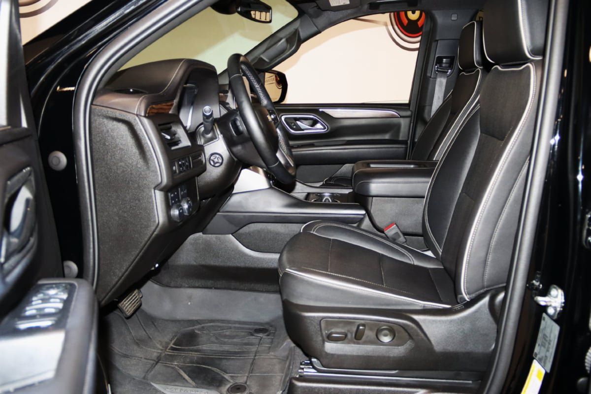 Used 2023 Chevrolet Tahoe Premier AWD/4WD image 36